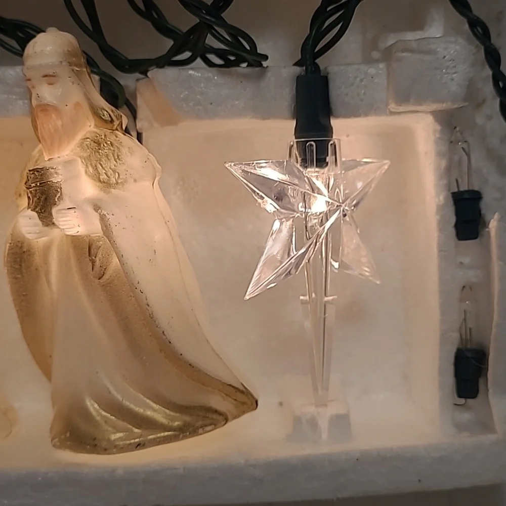 Vintage Christmas Wisemen and Stars Blowmold Light